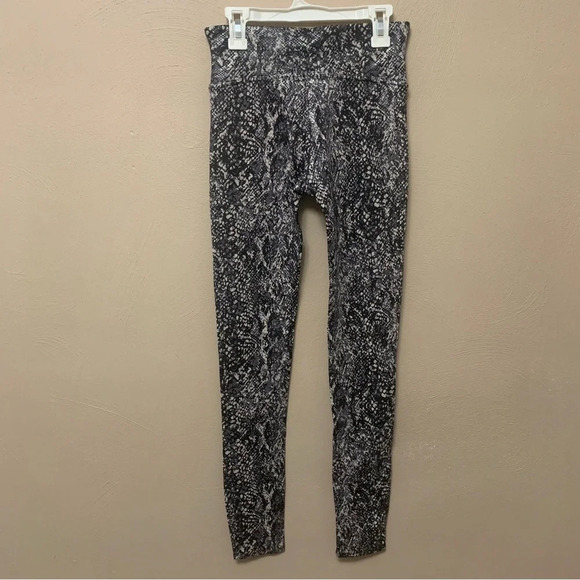 Spanx Faux Leather Snake Shine Leggings Size Small NWT New - Picture 11 of 16